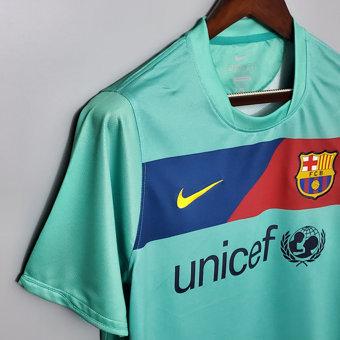 FC Barcelona 10-11 Away Shirt